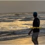 <p>కరోనా మహమ్మారి తర్వాత కార్పొరేట్ ఉద్యోగ వ్యవస్థలో వచ్చిన అతిపెద్ద మార్పు ‘వర్క్ ఫ్రమ్ ఎనీవేర్’. ల్యాప్‌టాప్, మంచి ఇంటర్నెట్ కనెక్షన్ ఉంటే చాలు.. నాలుగు గోడల ఆఫీస్ గదికి పరిమితం కాకుండా నచ్చిన ప్రాంతం నుంచి పనిచేసే వెసులుబాటు ఉద్యోగులకు లభించింది. ఇదే బాటలో పయనించిన కార్పొరేట్ ప్రొఫెషనల్ అజయ్ శర్మ కథనం ప్రస్తుతం సోషల్ మీడియాలో విపరీతంగా వైరల్ అవుతోంది. గతంలో హిమాచల్ ప్రదేశ్‌లోని ప్రశాంతమైన సియాల్ గ్రామంలో 71 రోజుల పాటు నివసించిన అజయ్, ఇటీవల తన పక్కా ప్రణాళికతో పర్యాటక స్వర్గధామం గోవాకు మకాం మార్చారు. గోవా అనగానే విపరీతమైన ఖర్చు, విలాసవంతమైన రిసార్టులు మాత్రమే గుర్తుకొచ్చే రోజుల్లో, నెలకు కేవలం రూ.30 వేల బడ్జెట్‌తో అత్యంత సౌకర్యవంతమైన జీవనాన్ని ఎలా గడపవచ్చో ఆయన చేసి చూపించారు.</p>
