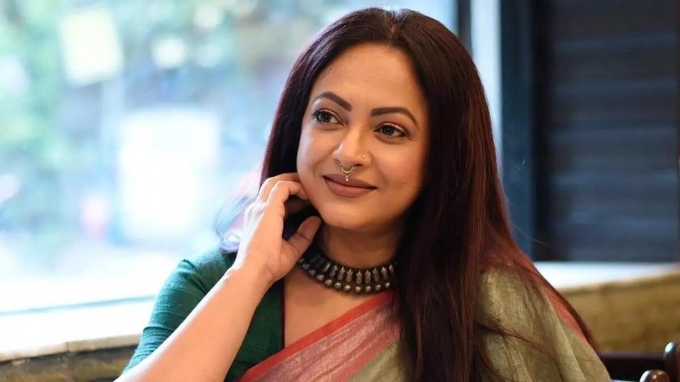 প্রধানমন্ত্রীর ছবি বিতর্কে স্বস্তি পেলেন শ্রীলেখা