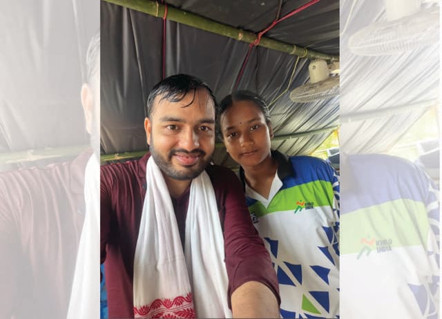 The teacher Alakh Pandey sponsored Konwar’s trip to Delhi. (INSTAGRAM/@ALAKHSIR_PW) The teacher Alakh Pandey sponsored Konwar’s trip to Delhi. (INSTAGRAM/@ALAKHSIR_PW)