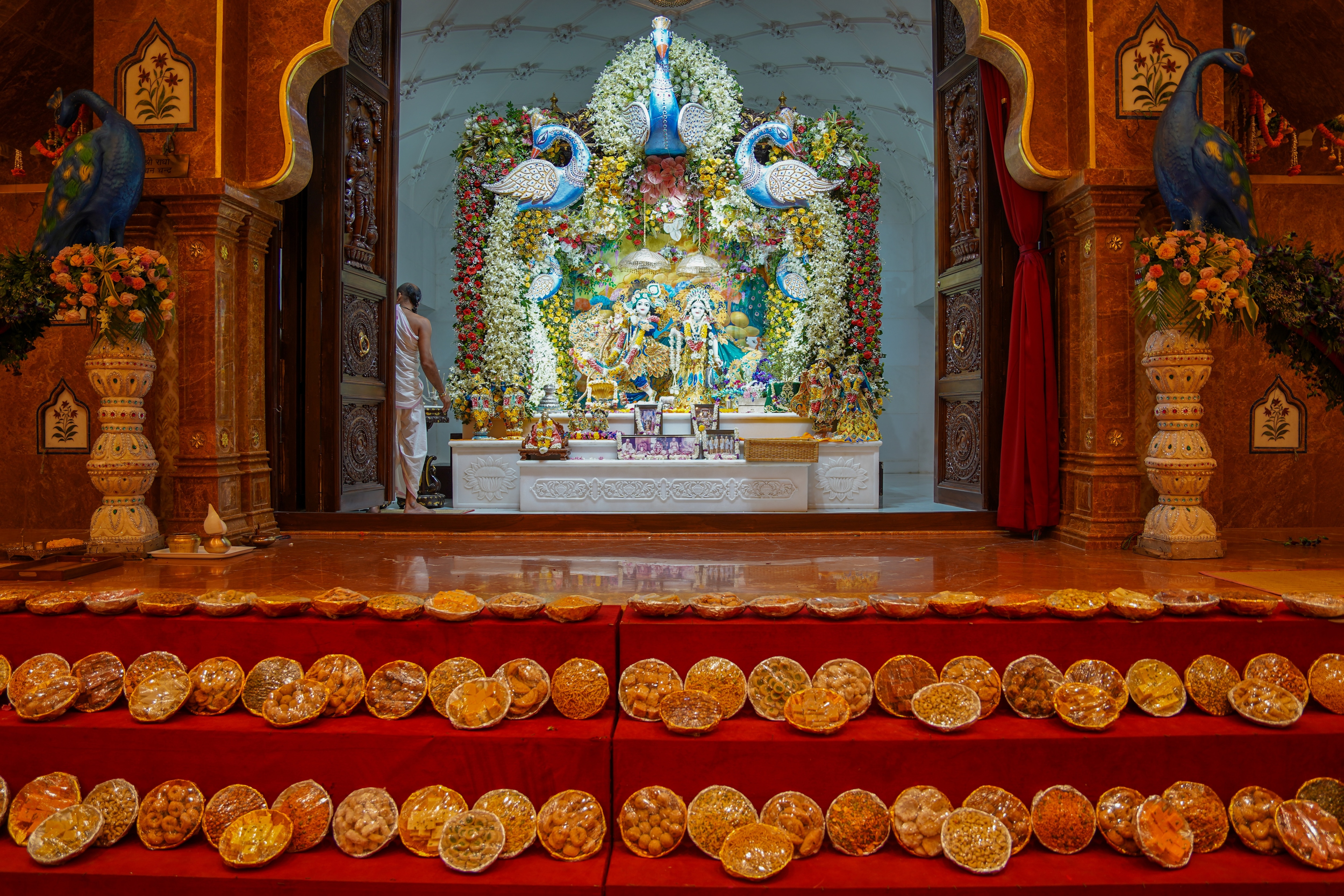 Bhog darshan at Chandrodaya Mandir, Vrindavan (Photo: Chandrodaya Mandir)