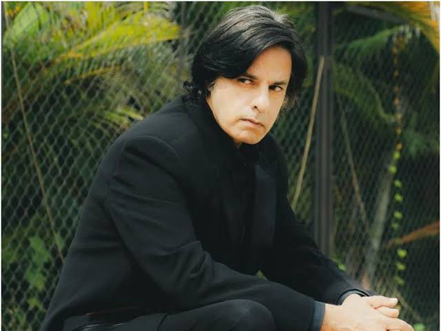 In the 2000s, Rahul was out of work for a few years, and even participated in Bigg Boss. In the 2000s, Rahul was out of work for a few years, and even participated in Bigg Boss.
