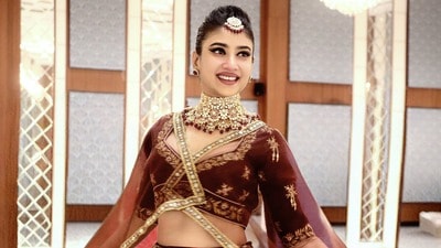 'আমি উত্তম কুমারকে আমার স্বামী মনে করি', নিজের বক্তব্যে ট্রোল দেবলীনা।