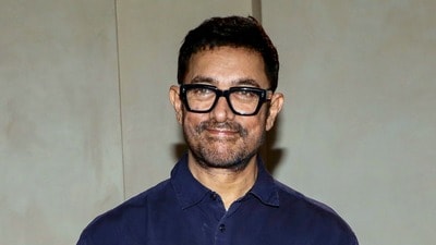 ‘সাহস কী করে হয় দেরিতে আসার?’ সহকারী পরিচালকের ‘না’, আঁতে লাগে প্রযোজক আমিরের (PTI) ‘সাহস কী করে হয় দেরিতে আসার?’ সহকারী পরিচালকের ‘না’, আঁতে লাগে প্রযোজক আমিরের (PTI)