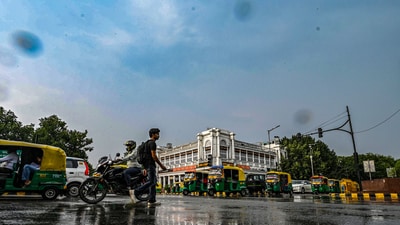 In his call for suggestions to enhance crowd control at CP, NDMC Chairman Manoj Dwivedi had proposed making the Inner Circle vehicle free. (HT File photo) In his call for suggestions to enhance crowd control at CP, NDMC Chairman Manoj Dwivedi had proposed making the Inner Circle vehicle free. (HT File photo)