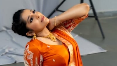 <p>టీవీ షోలు, సినిమాలతో తెలుగు ఆడియన్స్ ను ఎంటర్ టైన్ చేస్తోంది రష్మీ గౌతమ్. సోషల్ మీడియాలోనూ ఈ భామ యాక్టివ్ గా ఉంటుంది.</p> (instagram-Rashmi Gautam) <p>టీవీ షోలు, సినిమాలతో తెలుగు ఆడియన్స్ ను ఎంటర్ టైన్ చేస్తోంది రష్మీ గౌతమ్. సోషల్ మీడియాలోనూ ఈ భామ యాక్టివ్ గా ఉంటుంది.</p> (instagram-Rashmi Gautam)