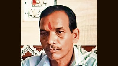 The victim, identified as Mewalal, was on his way to duty around 5.30 am when he allegedly came in contact with a live wire. (HT) The victim, identified as Mewalal, was on his way to duty around 5.30 am when he allegedly came in contact with a live wire. (HT)