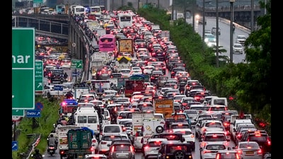 The worst of the chaos unfolded on the expressway connecting Gurugram and Delhi, where a traffic snarl stretching nearly 10 kilometres left thousands of commuters trapped for hours. (PTI) The worst of the chaos unfolded on the expressway connecting Gurugram and Delhi, where a traffic snarl stretching nearly 10 kilometres left thousands of commuters trapped for hours. (PTI)