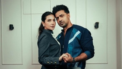 দেবকে ফ্যামিলি টাইম কাটাতে দেখে কমেন্ট শুভশ্রীর