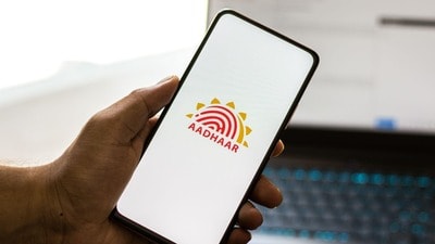 আধার কার্ডে ঠিকানা পরিবর্তন কীভাবে? জানুন অনলাইন ও অফলাইন আবেদনের সহজ পদ্ধতি আধার কার্ডে ঠিকানা পরিবর্তন কীভাবে? জানুন অনলাইন ও অফলাইন আবেদনের সহজ পদ্ধতি