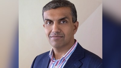 Chakravarthy completed his Ph.D at the Massachusetts Institute of Technology in 1995 and joined McKinsey and Company as an engagement manager. (news.adobe.com)