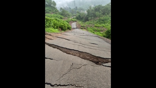 The Nalagarh-Shimla route via Ramshahr was once again disrupted after heavy rainfall late Thursday evening caused a landslide near the Kumarhatti-Mitiyan stretch.