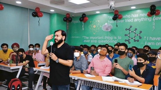 ఫిజిక్స్ వాలా స్టాక్లో 58% లాభాల అంచనా: ‘బై’ రేటింగ్ ఇచ్చిన మోతీలాల్ ఓస్వాల్