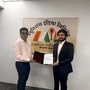 పుణెలో శుక్రవారం ఎంవోయూపై సంతకాలు చేసిన డ్రోగో ఏరోస్పేస్‌ వ్యవస్థాపకుడు, సీఈవో యశ్వంత్‌ బొంతు, ఎంఐఎల్‌ ఎగ్జిక్యూటివ్‌ డైరెక్టర్‌ కుమార్‌ వైభవ్‌ గౌర్‌