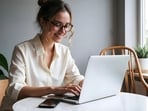 Do you ask AI everything? Learn from experts the way to navigate AI dependence. 