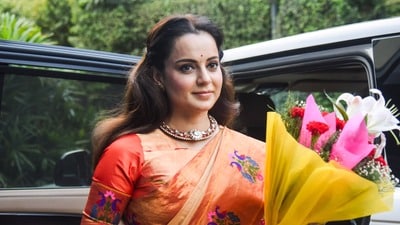 ‘গ্যাসই তো জ্বলছে না, শুধুই পোজ’, জন্মাষ্টমীর ভোগ রান্নার ভিডিয়ো দিয়ে ট্রোলড, জবাব কঙ্গনার (Sumit) ‘গ্যাসই তো জ্বলছে না, শুধুই পোজ’, জন্মাষ্টমীর ভোগ রান্নার ভিডিয়ো দিয়ে ট্রোলড, জবাব কঙ্গনার (Sumit)