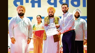 Addressing the gathering, Mann said the AAP government had earmarked ₹1,744 crore for the promotion of sports. (HT) Addressing the gathering, Mann said the AAP government had earmarked ₹1,744 crore for the promotion of sports. (HT)
