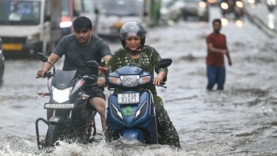 Commuters wade through a waterlogged stretch. (Raj K Raj/HT Photos ) Commuters wade through a waterlogged stretch. (Raj K Raj/HT Photos )