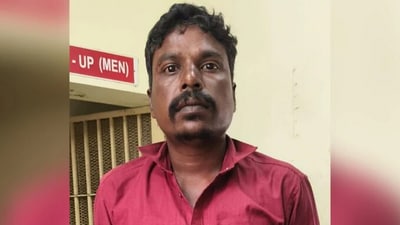স্ত্রীকে কাজ থেকে বরখাস্ত, পড়ুয়াদের সাম্বরে গোবরের গুঁড়ো মেশালেন স্বামী (সৌজন্যে টুইটার)