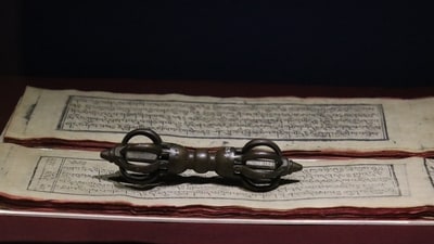 The problem in evaluating Hindu texts is that simplistic condemnation or exaggerated counter claims are both unwarranted. The problem in evaluating Hindu texts is that simplistic condemnation or exaggerated counter claims are both unwarranted.