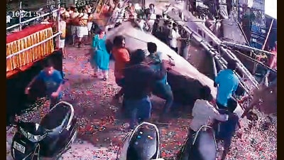 The woman, identified as Salma Salauddin Pathan, sustained serious injuries and was rushed to Aundh Hospital, where doctors declared her dead on arrival. (VIDEO GRAB)