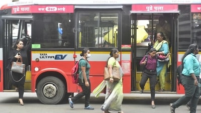 Women passengers in a Bus (Anshuman Poyrekar/HT PHOTO) Women passengers in a Bus (Anshuman Poyrekar/HT PHOTO)