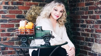 Stella Parton is Dolly Parton's sister and put out a message slamming online behavior after the Jolene singer's death. (Instagram/stellapartonofficial)