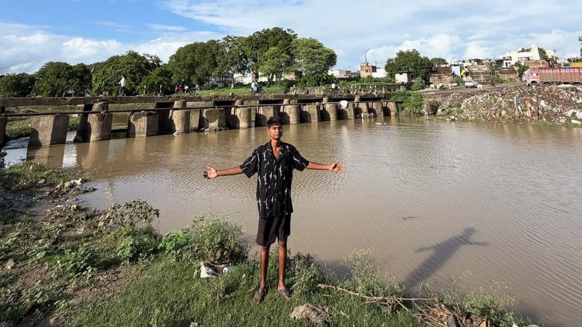 Bittu Tabahi’s viral river cleanup effort. (Instagram/@bittu_tabahi) Bittu Tabahi’s viral river cleanup effort. (Instagram/@bittu_tabahi)
