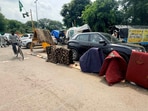 Miffed over the state government’s alleged failure to invite them for talks despite five days of protests, the Samyukta Kisan Morcha (SKM) members camping at the Chandigarh-Mohali border will hold a crucial meeting this Sunday at 9:30 am. (Ravi Kumar/ HT)