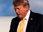 Fresh photographs showing a visible bruise on President Donald Trump's right hand have reignited online discussion about his health. (AP Photo/Julia Demaree Nikhinson)
