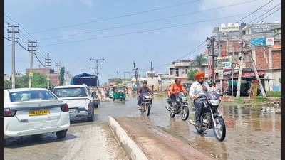 A commuter using the road said the stretch becomes difficult to judge when covered with water. (HT File) A commuter using the road said the stretch becomes difficult to judge when covered with water. (HT File)