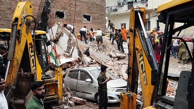 New Delhi, Sep 06 (ANI): JCB machines carry out rescue operations at the site of a building collapse at Satya Niketan in South-West Delhi, in New Delhi on Sunday. (ANI Photo/Riti Sharma) (Ritik Sharma)