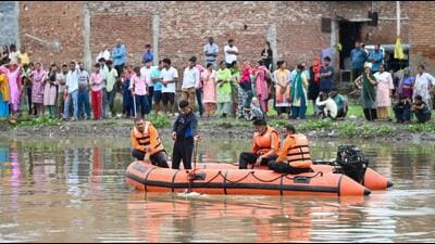 According to police, the rope was used to guide boats across the Hindon river, and it was tied from one end of the river to the other. After it broke on Saturday, the victims were attempting to tie it again. (Sunil Ghosh/HT Photo) According to police, the rope was used to guide boats across the Hindon river, and it was tied from one end of the river to the other. After it broke on Saturday, the victims were attempting to tie it again. (Sunil Ghosh/HT Photo)