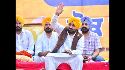 Addressing the ‘Lok Milni’ programme at Ghudda village in Bathinda, chief minister Bhagwant Mann said he had received a communication to grant assent to the name of the next chief justice, but the Union government did not wait for the Punjab CM’s response. (HT Photo)