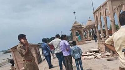 District magistrate Deepak Meena ordered an inquiry into the allegations and a technical inspection of the structure. (HT)