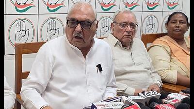 Leader of Opposition Bhupinder Singh Hooda addressing mediapersons in Rohtak on Sunday . (Manoj Dhaka/HT)