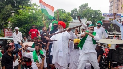 BKU protesters push past police barricades during their ongoing demonstration outside the Sangrur police lines. (PTI Photo) (PTI)