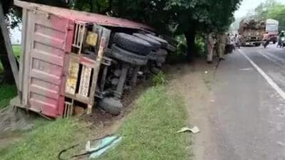 The accident took place around 9am, nearly 2km from the district headquarters, on the Agra-Moradabad National Highway. The accident took place around 9am, nearly 2km from the district headquarters, on the Agra-Moradabad National Highway.