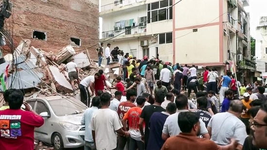 Teams from Delhi Fire Services, NDRF, Delhi Police and other agencies are carrying out rescue operations in Satya Niketan. Teams from Delhi Fire Services, NDRF, Delhi Police and other agencies are carrying out rescue operations in Satya Niketan.