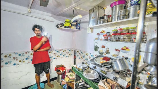 iMumbai, India - September 06, 2026: Five people were injured after an LPG cylinder caught fire inside a room in a ground-plus-two-storey structure at Rajiv Gandhi Nagar, near Rajiv Gandhi Sports Club, Dharavi in mumbai, India, on Sunday, September 06, 2026. (Photo by Satish Bate/ Hindustan Times) (Hindustan Times)