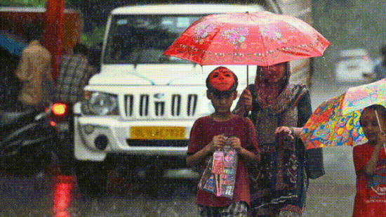 Heavy showers to lash parts of India on Sunday, rain spell to continue Monday