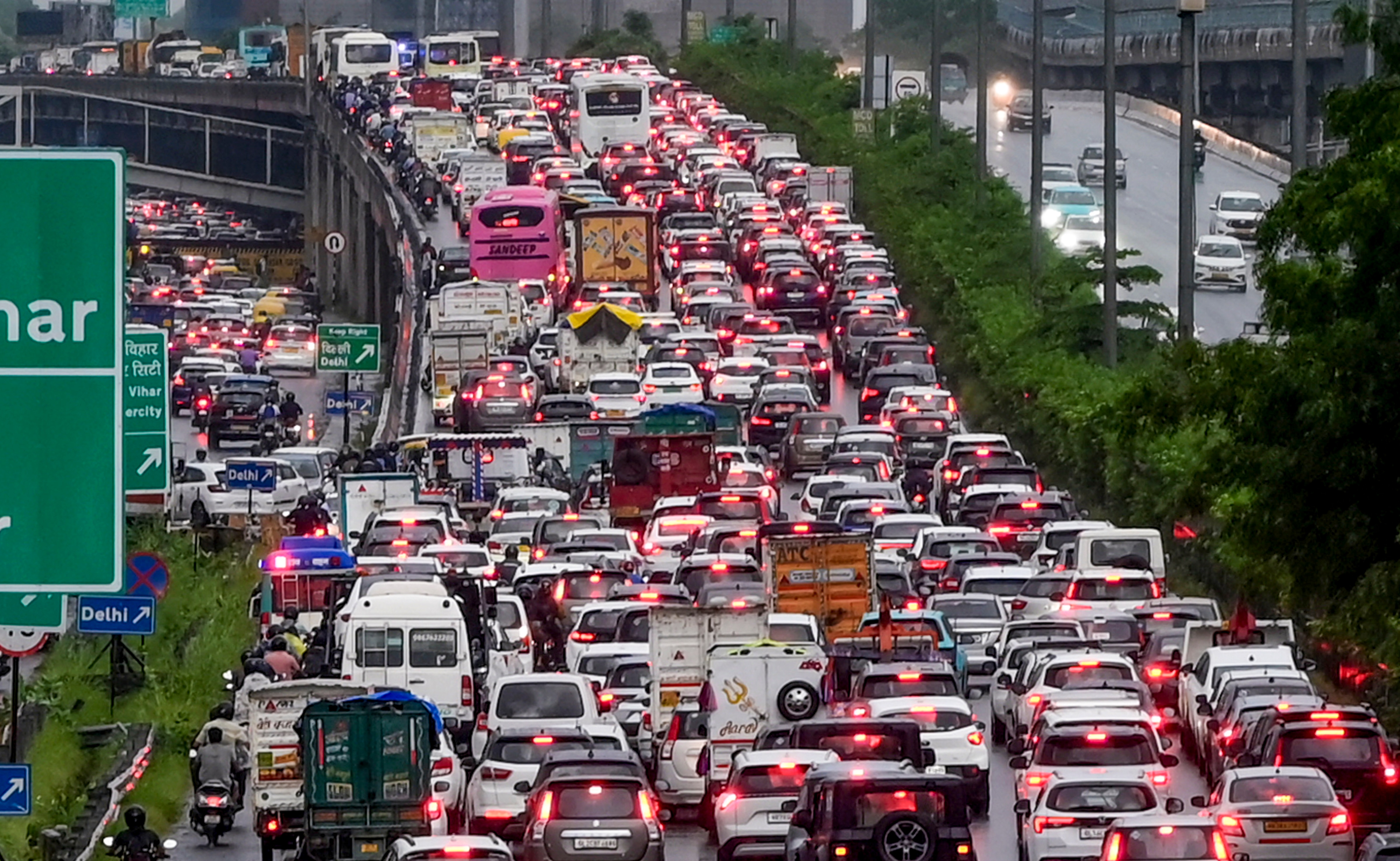 The worst of the chaos unfolded on the expressway connecting Gurugram and Delhi, where a traffic snarl stretching nearly 10 kilometres left thousands of commuters trapped for hours. (PTI) The worst of the chaos unfolded on the expressway connecting Gurugram and Delhi, where a traffic snarl stretching nearly 10 kilometres left thousands of commuters trapped for hours. (PTI)