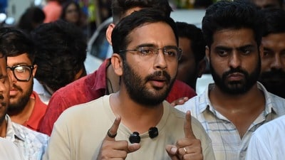 নিট-দুর্নীতির প্রতিবাদ থেকে শুরু করে একাধিক ইস্যুতে আন্দোলনের পর এবার বাঁকুড়ায় ফের পথে নামতে চলেছে ‘ককরোচ জনতা পার্টি’ বা সিজেপি। (Hindustan Times) নিট-দুর্নীতির প্রতিবাদ থেকে শুরু করে একাধিক ইস্যুতে আন্দোলনের পর এবার বাঁকুড়ায় ফের পথে নামতে চলেছে ‘ককরোচ জনতা পার্টি’ বা সিজেপি। (Hindustan Times)