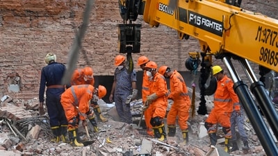 National Disaster Response Force (NDRF) teams remove debris while searching for signs of life in the basement during morning search and rescue operations at the site of a collapsed building in Satya Niketan, New Delhi, India, on Monday, September 7, 2026. (Hindustan Times)