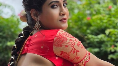 <p>రెడ్ కలర్ లంగావోణీలో ముద్దుగుమ్మలా దర్శనమిచ్చింది గాయత్రి సింహాద్రి. మరీ ఇంత క్యూట్ హా? అంటూ నెటిజన్లు కామెంట్లు చేస్తున్నారు. </p> (instagram-Gayathri Munni) <p>రెడ్ కలర్ లంగావోణీలో ముద్దుగుమ్మలా దర్శనమిచ్చింది గాయత్రి సింహాద్రి. మరీ ఇంత క్యూట్ హా? అంటూ నెటిజన్లు కామెంట్లు చేస్తున్నారు. </p> (instagram-Gayathri Munni)