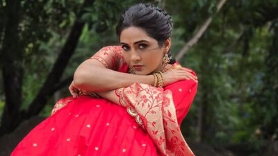 <p>ప్రస్తుతం కార్తీక దీపం 2 సీరియల్ లో గాయత్రి సింహాద్రి తన యాక్టింగ్ తో తెలుగు ఆడియన్స్ ను ఎంటర్ టైన్ చేస్తోంది. ఇన్ని రోజులూ విలనిజం చూపించిన ఆమె.. ఇప్పుడు ప్రేమలో మోసపోయిన అమ్మాయిగా బాధను చూపిస్తోంది.</p> (instagram-Gayathri Munni) <p>ప్రస్తుతం కార్తీక దీపం 2 సీరియల్ లో గాయత్రి సింహాద్రి తన యాక్టింగ్ తో తెలుగు ఆడియన్స్ ను ఎంటర్ టైన్ చేస్తోంది. ఇన్ని రోజులూ విలనిజం చూపించిన ఆమె.. ఇప్పుడు ప్రేమలో మోసపోయిన అమ్మాయిగా బాధను చూపిస్తోంది.</p> (instagram-Gayathri Munni)