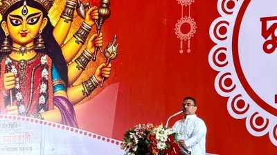 নিউ টাউনের মিলনমেলা প্রাঙ্গণে দুর্গাপুজোর প্রস্তুতি এবং সমন্বয় বৈঠকে মুখ্যমন্ত্রী শুভেন্দু অধিকারী। (ছবি সৌজন্যে, ফেসবুক Keya Ghosh)
