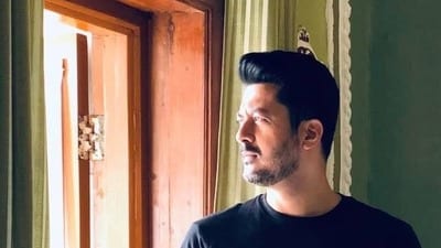 যিশুকে বড় পর্দায় প্রথম ব্রেক দিয়েছিলেন কে?