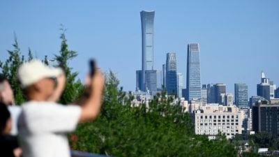 China’s growth momentum is sputtering, with robust exports failing to offset the drag from tepid domestic demand. China’s growth momentum is sputtering, with robust exports failing to offset the drag from tepid domestic demand.