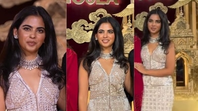 Isha Ambani was spotted in stunning, shimmering silver ensemble paired with elegant diamon jewels. (manav.manglani/Instagram) Isha Ambani was spotted in stunning, shimmering silver ensemble paired with elegant diamon jewels. (manav.manglani/Instagram)