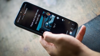 Why checking your phone first thing may not be the best start for your heart? (Unsplash) Why checking your phone first thing may not be the best start for your heart? (Unsplash)